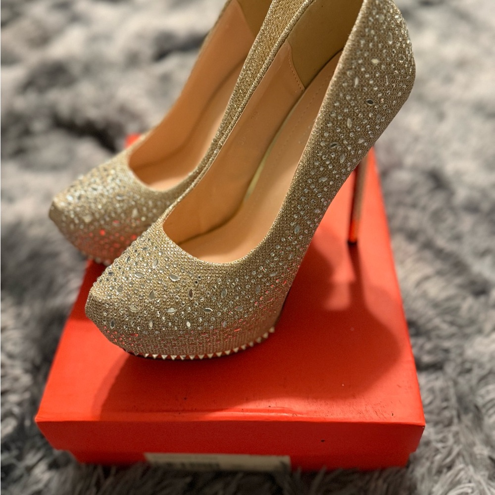 Elegant Gold Glitter High Heels